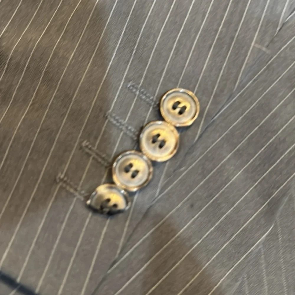 Hugo‎ boss, Men's Pinstripe blazer wool poly blend 85/15 has 42 L see photos